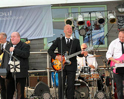 Schapers, Wyk auf Föhr 2012 -
Marc Haller am Bass